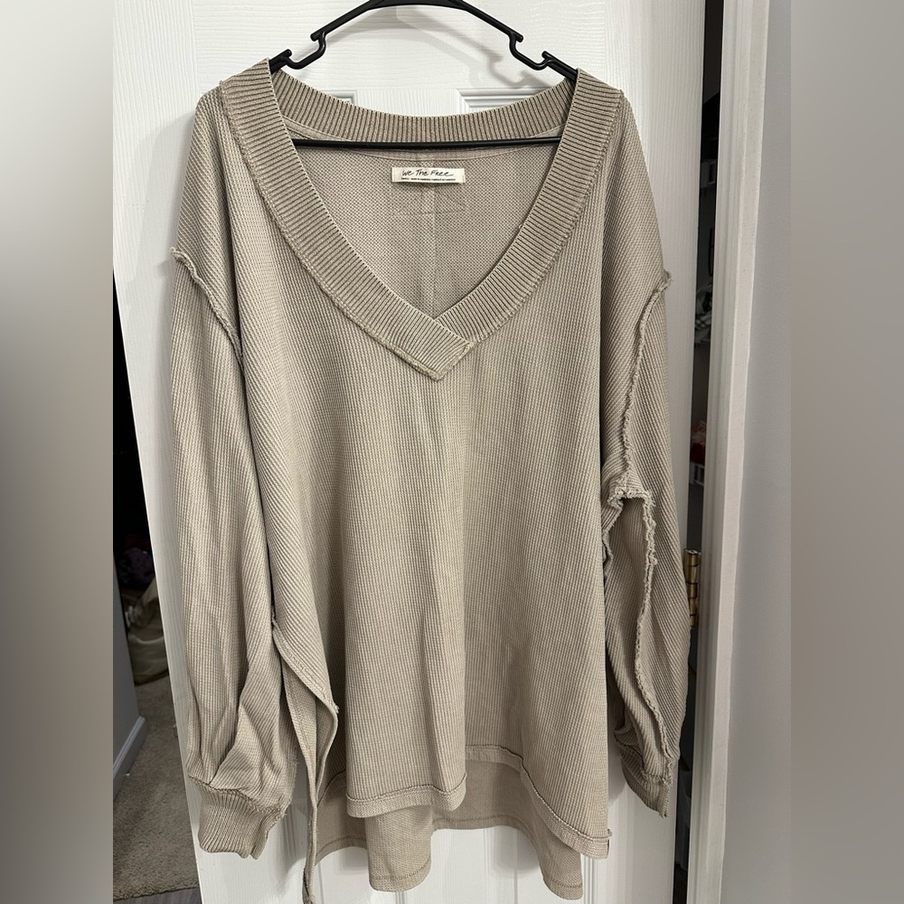 We The Free Womens Small Beige V-Neck Knit Sweater Slit Sides High Low oversized